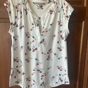 Daniel Rainn White Floral top with Red/orange/green and Black Accents. Sz M.